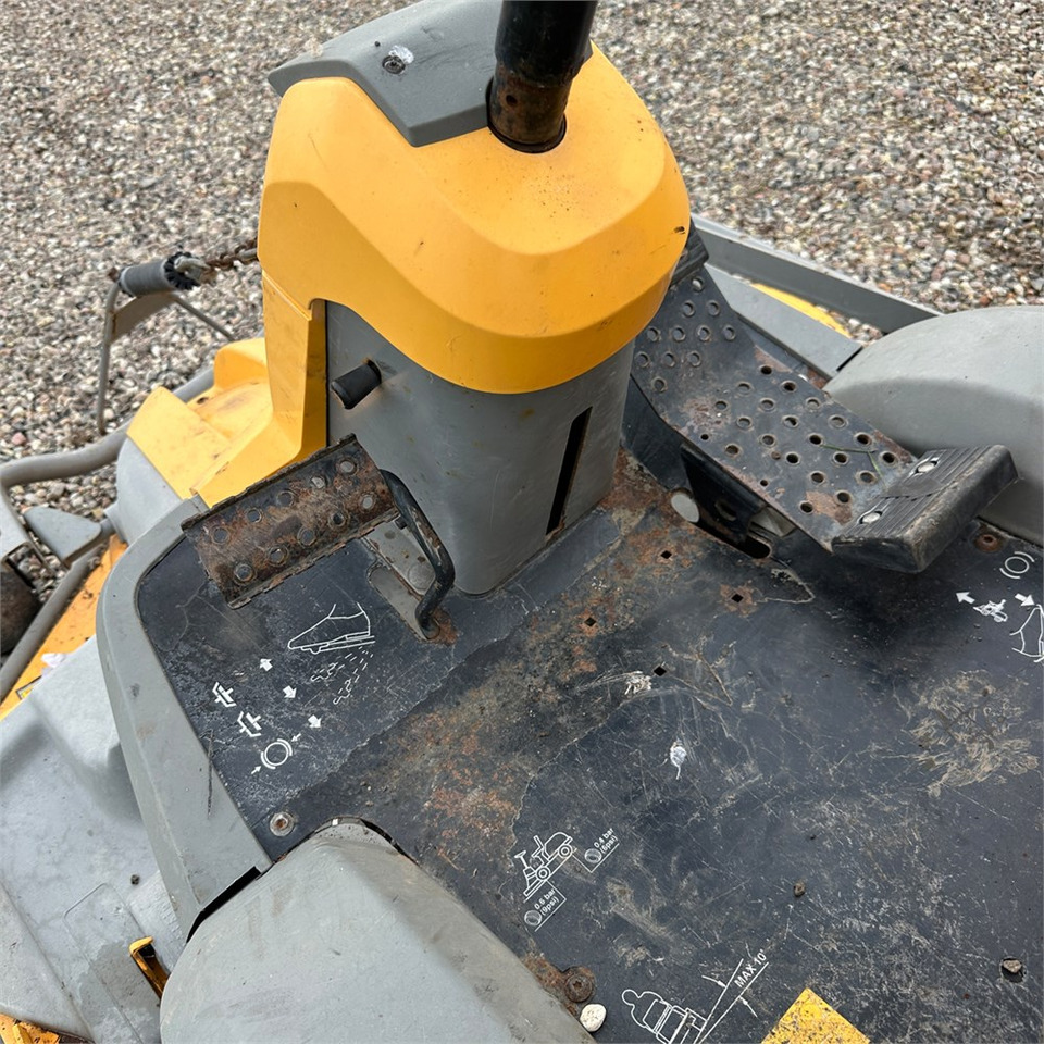 Stiga P901 Parkpro 25 4WD leasing Stiga P901 Parkpro 25 4WD: picture 13