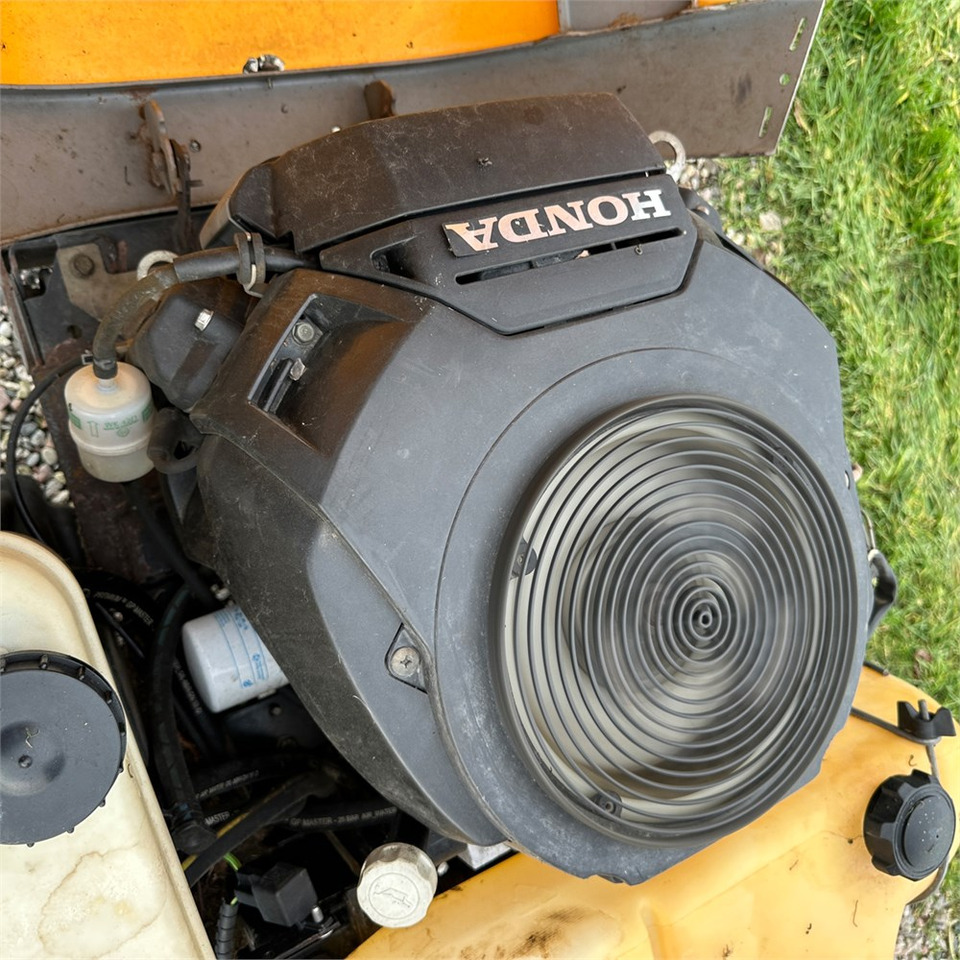 Stiga P901 Parkpro 25 4WD leasing Stiga P901 Parkpro 25 4WD: picture 15