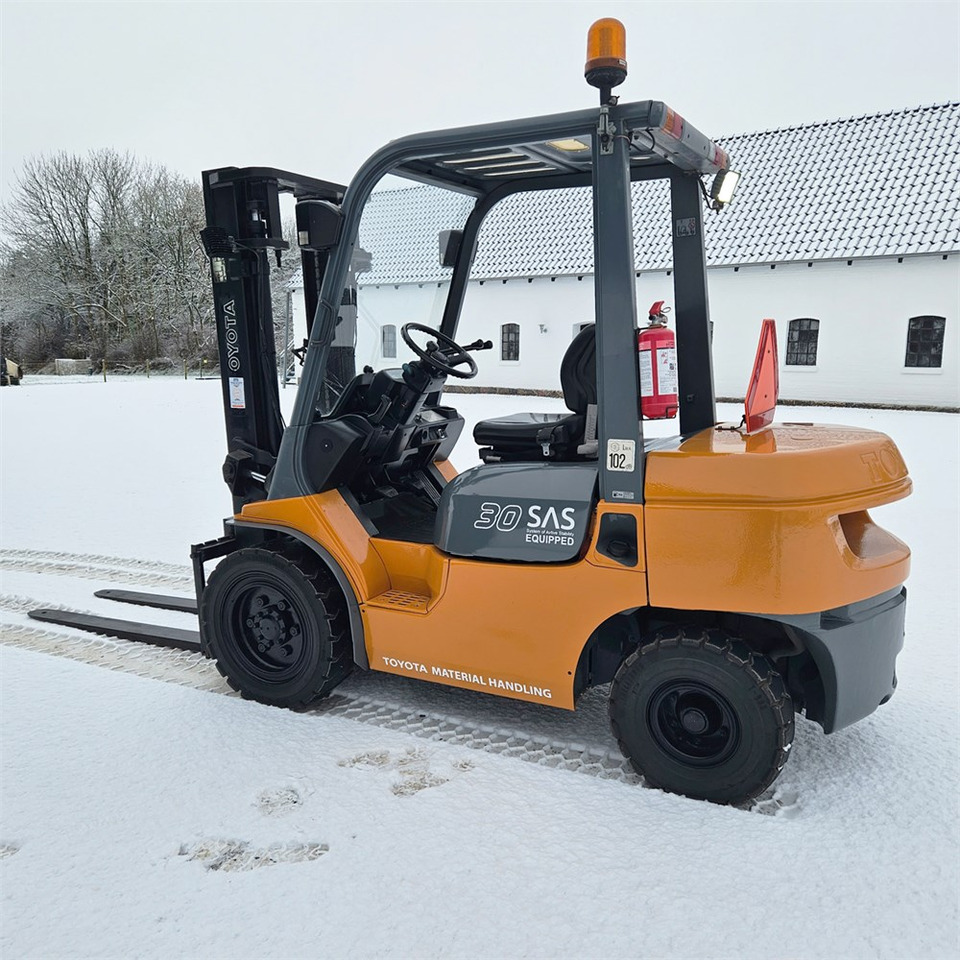 Toyota 30 SAS Equipped - 02-7FDF30 - Forklift: picture 3 Toyota 30 SAS Equipped - 02-7FDF30 - Forklift: picture 3