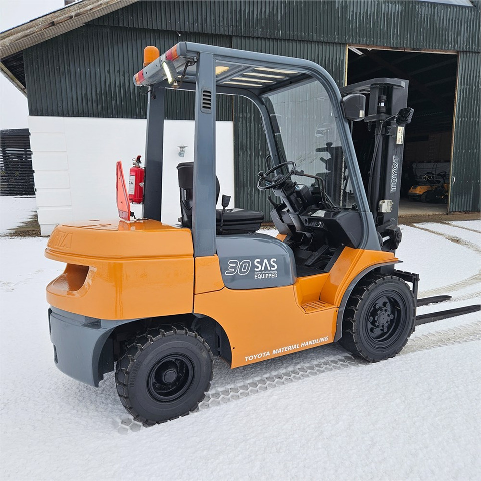 Toyota 30 SAS Equipped - 02-7FDF30 - Forklift: picture 5 Toyota 30 SAS Equipped - 02-7FDF30 - Forklift: picture 5
