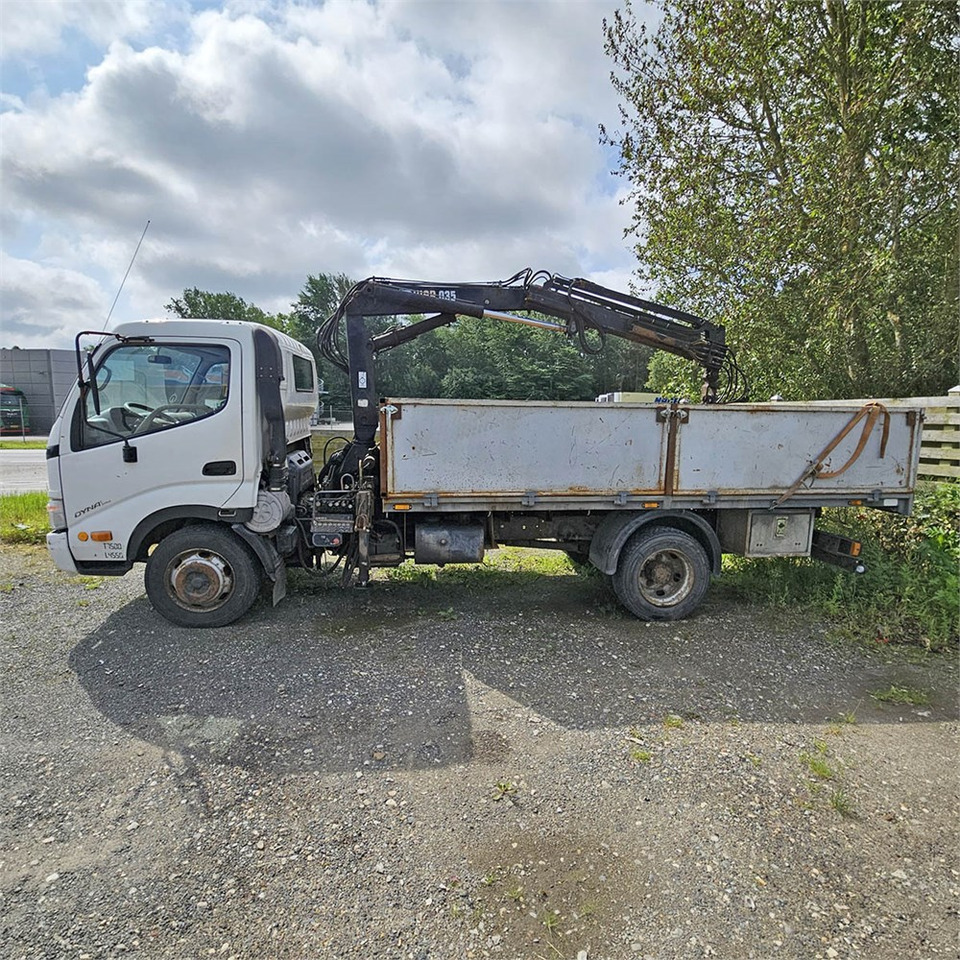 Toyota Dyna 200 - Dropside/ Flatbed truck: picture 2 Toyota Dyna 200 - Dropside/ Flatbed truck: picture 2