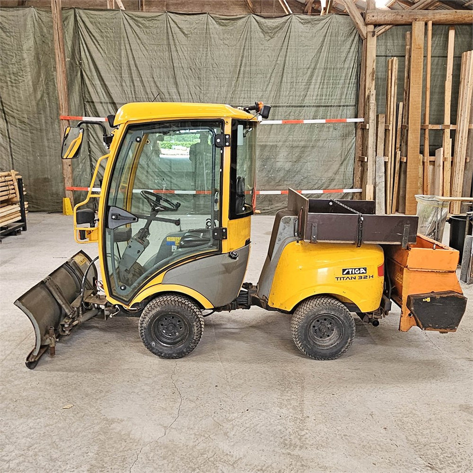Stiga TITAN 32H - Utility/ Special vehicle: picture 3 Stiga TITAN 32H - Utility/ Special vehicle: picture 3