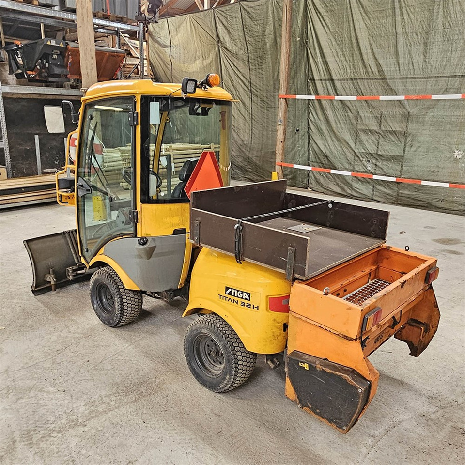 Stiga TITAN 32H - Utility/ Special vehicle: picture 4 Stiga TITAN 32H - Utility/ Special vehicle: picture 4