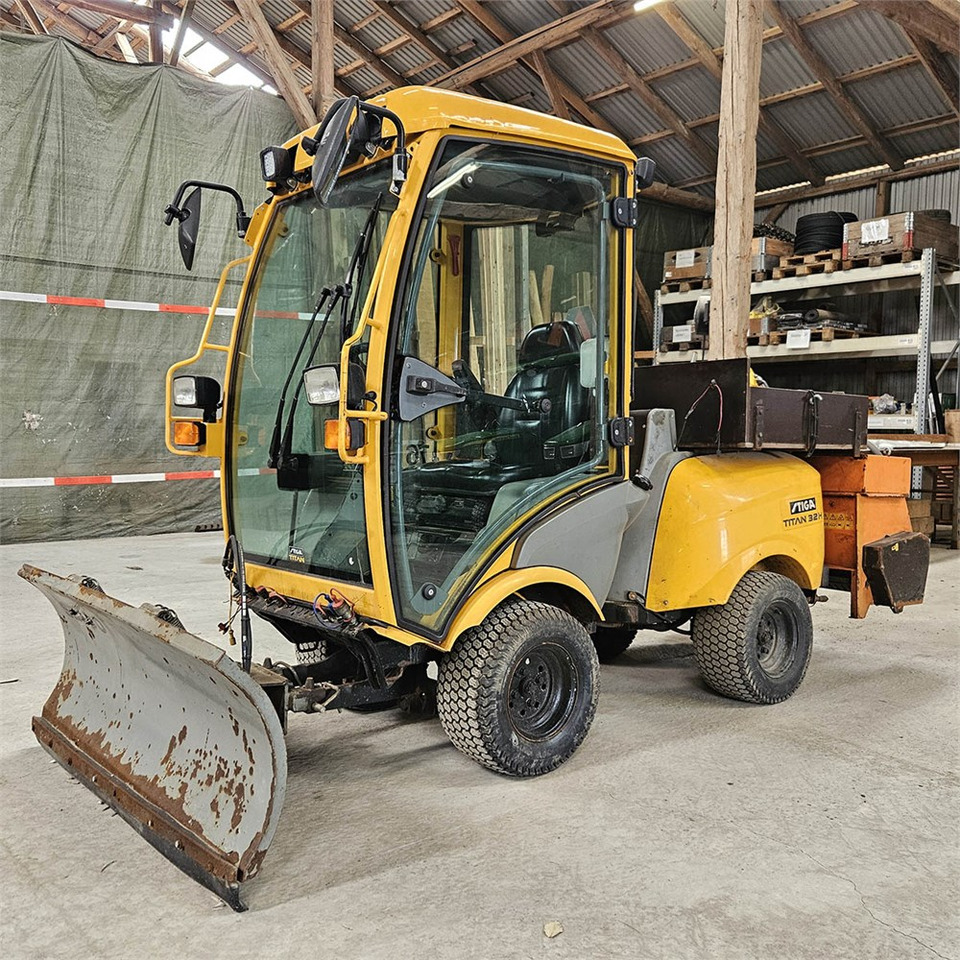 Stiga TITAN 32H - Utility/ Special vehicle: picture 1 Stiga TITAN 32H - Utility/ Special vehicle: picture 1