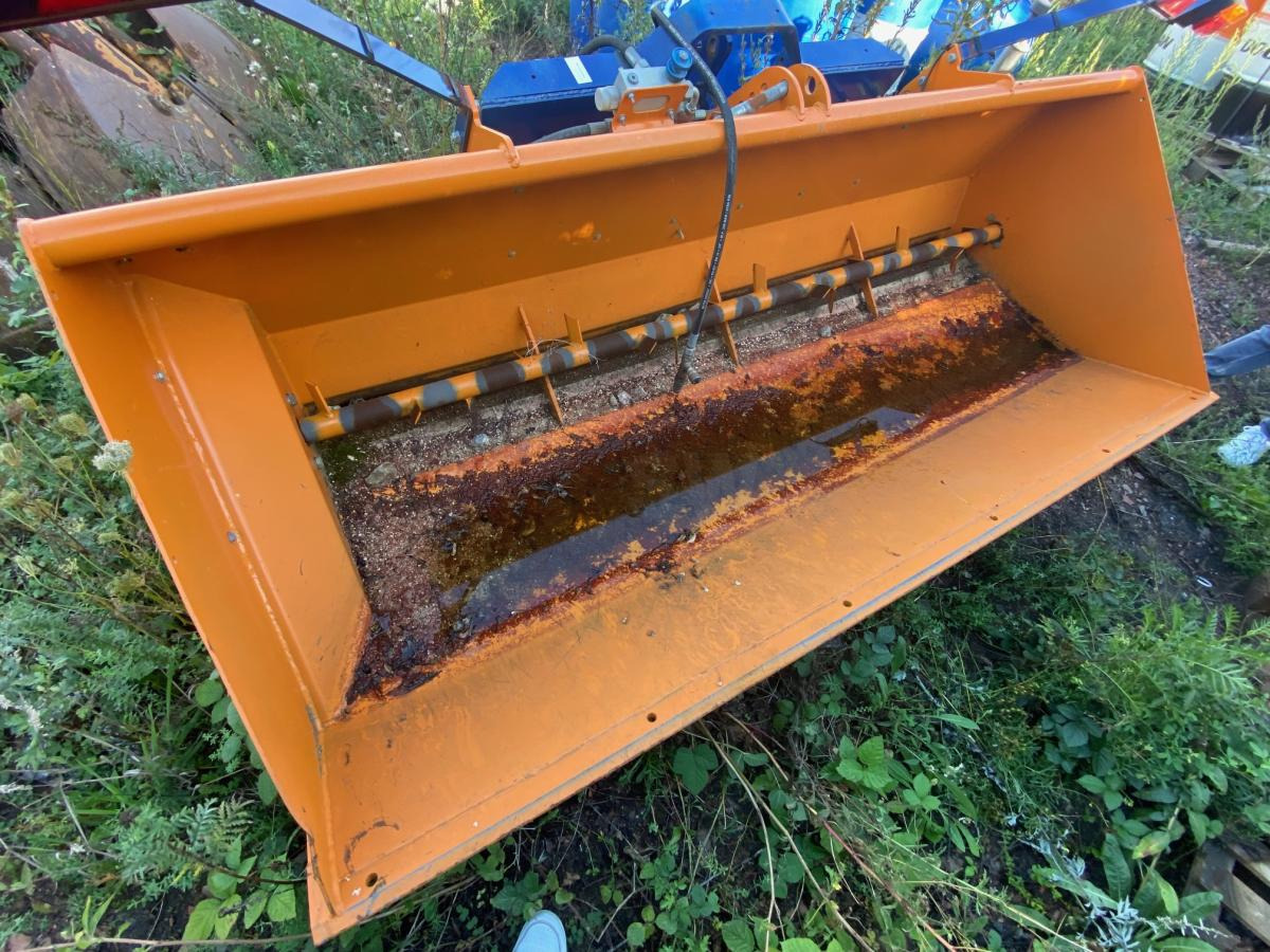 DESVOY GODET EPANDEUR 2M50 - Sand/ Salt spreader: picture 1 DESVOY GODET EPANDEUR 2M50 - Sand/ Salt spreader: picture 1