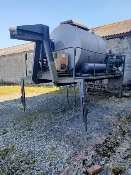 MENARD BOUILLE SUR BERCE 3000 LITRES - Asphalt distributor: picture 2 MENARD BOUILLE SUR BERCE 3000 LITRES - Asphalt distributor: picture 2