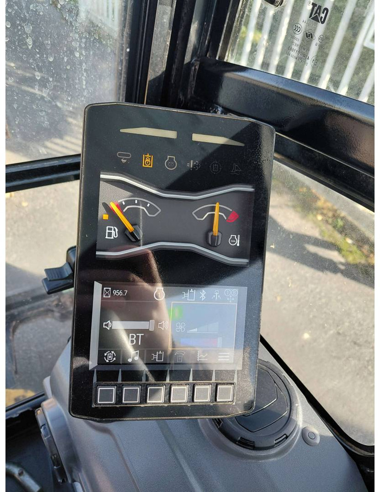 CAT 302 - Crawler excavator: picture 5 CAT 302 - Crawler excavator: picture 5