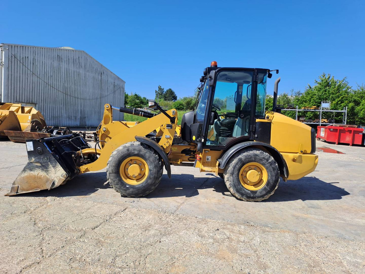 CAT 906M - Wheel loader: picture 1 CAT 906M - Wheel loader: picture 1