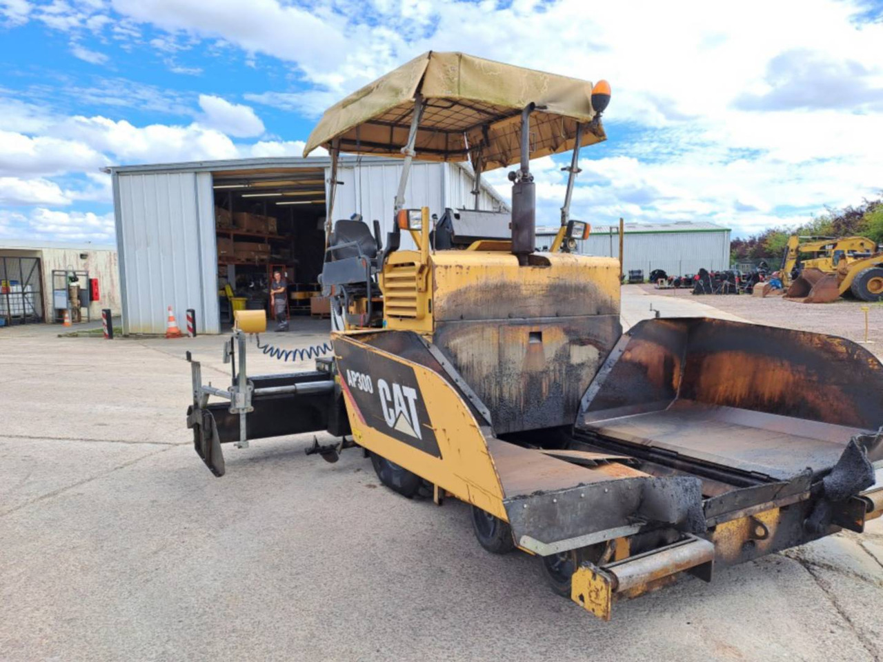 CAT AP300 - Asphalt paver: picture 2 CAT AP300 - Asphalt paver: picture 2