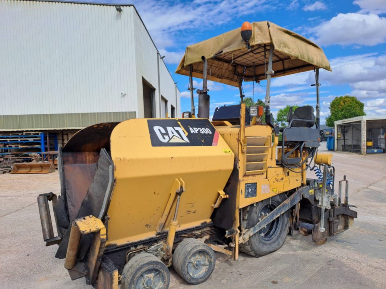 CAT AP300 - Asphalt paver: picture 1 CAT AP300 - Asphalt paver: picture 1