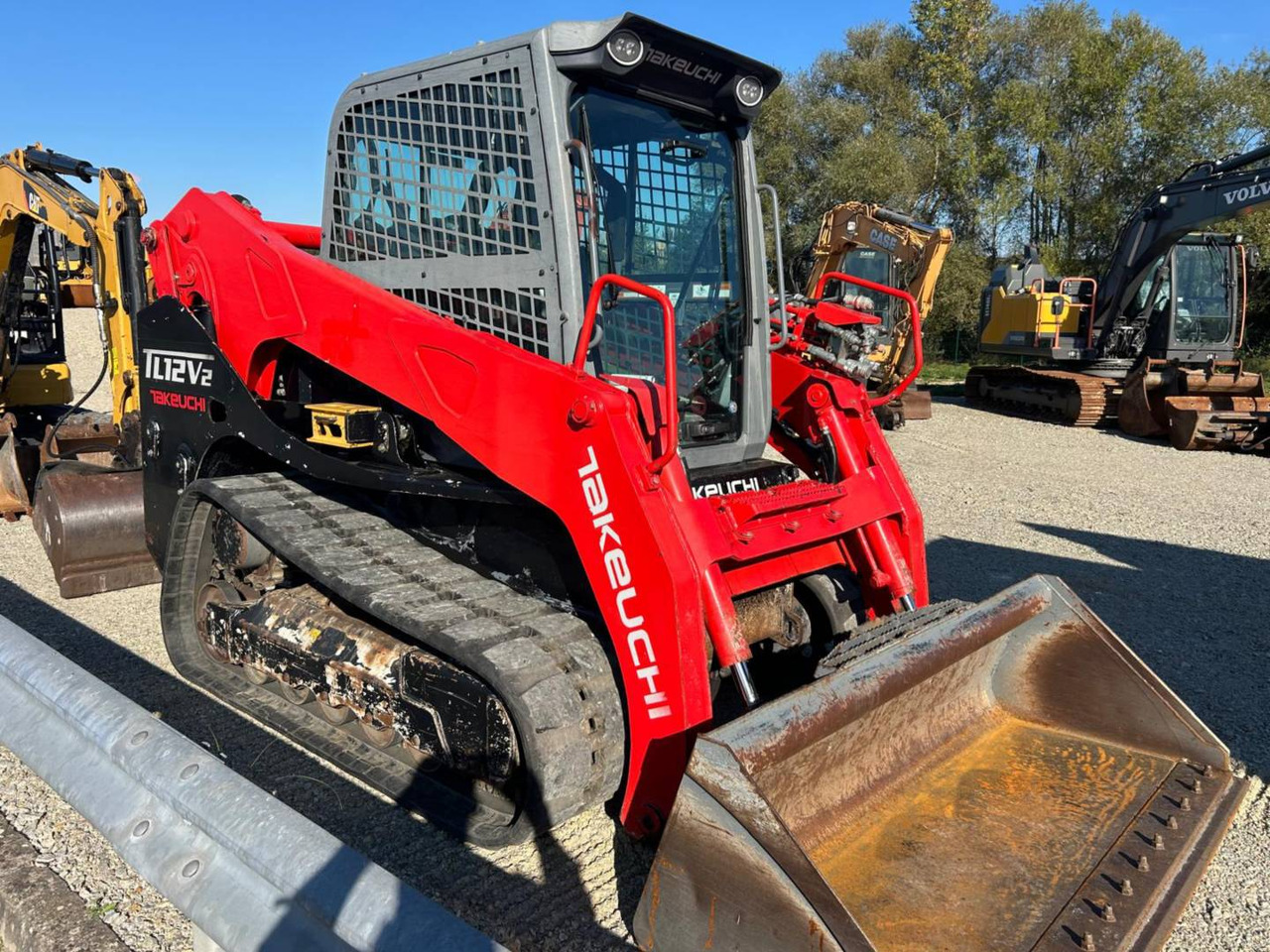 TAKEUCHI MFG. CO. LTD. TL12 - Crawler loader: picture 2 TAKEUCHI MFG. CO. LTD. TL12 - Crawler loader: picture 2