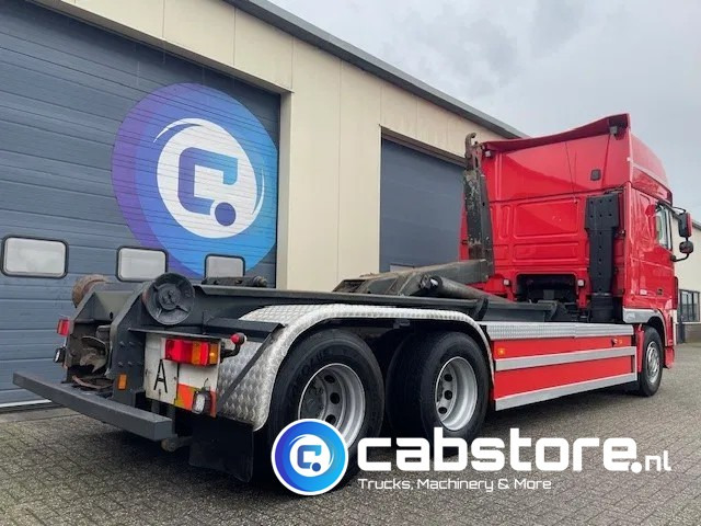 DAF XF 105 .460 FAS Euro 5 - Haakarmsysteem - Hooklift - Abrolkipper - Year 2006 - ANALOG TACHO - Hook lift truck: picture 2 DAF XF 105 .460 FAS Euro 5 - Haakarmsysteem - Hooklift - Abrolkipper - Year 2006 - ANALOG TACHO - Hook lift truck: picture 2