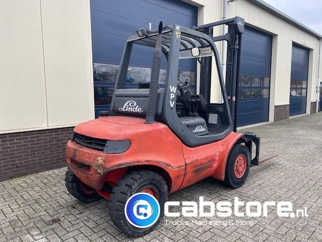 Linde H45D Bouwjaar 2001 - Draaiuren 14.600 - Side Shift - 400 cm hefhoogte - Perkins Diesel - Diesel forklift: picture 4 Linde H45D Bouwjaar 2001 - Draaiuren 14.600 - Side Shift - 400 cm hefhoogte - Perkins Diesel - Diesel forklift: picture 4