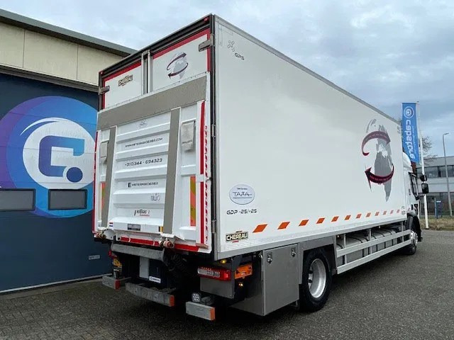 Renault D-19 Wide 4x2 Koelwagen D-19 Wide 4x2 Euro 6 Koelwagen - Kuhlkoffer - Frigo -Thermobox - Year 2015 - CHEREAU BOX - CARRIER Supra 850U - Refrigerator truck: picture 4 Renault D-19 Wide 4x2 Koelwagen D-19 Wide 4x2 Euro 6 Koelwagen - Kuhlkoffer - Frigo -Thermobox - Year 2015 - CHEREAU BOX - CARRIER Supra 850U - Refrigerator truck: picture 4