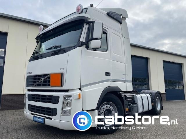 Volvo FH 400 4X2 Euro 5 - VEB+ Brake - Globetrotter - I-Shift - 2 tanks - Bouwjaar 2007 - Km 1.097.798 - Tractor unit: picture 2 Volvo FH 400 4X2 Euro 5 - VEB+ Brake - Globetrotter - I-Shift - 2 tanks - Bouwjaar 2007 - Km 1.097.798 - Tractor unit: picture 2