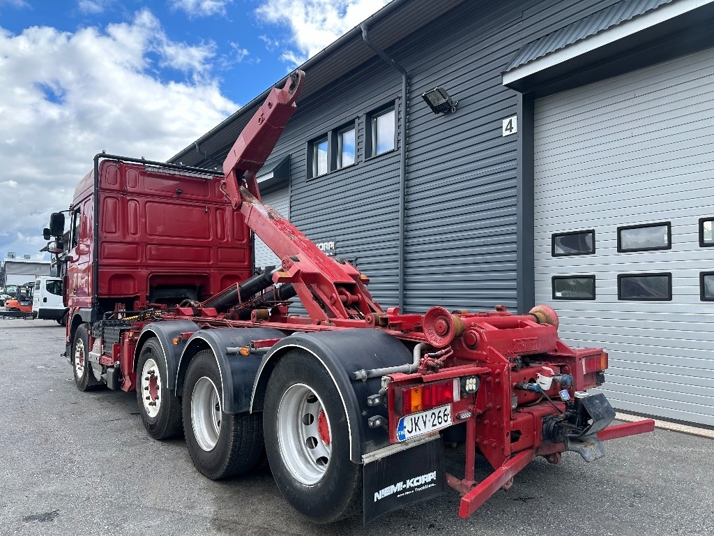 DAF XF105.410 8x2 - Hook lift truck: picture 4 DAF XF105.410 8x2 - Hook lift truck: picture 4