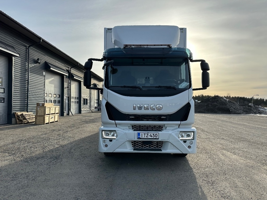 Iveco Eurocargo 160E28 - Box truck: picture 2 Iveco Eurocargo 160E28 - Box truck: picture 2