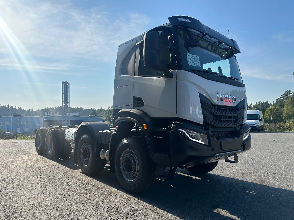 Iveco T-Way 410T510 8x4 - Cab chassis truck: picture 3 Iveco T-Way 410T510 8x4 - Cab chassis truck: picture 3