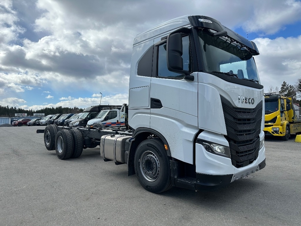 Iveco X-Way AS260X530 heti toimitukseen - Cab chassis truck: picture 3 Iveco X-Way AS260X530 heti toimitukseen - Cab chassis truck: picture 3