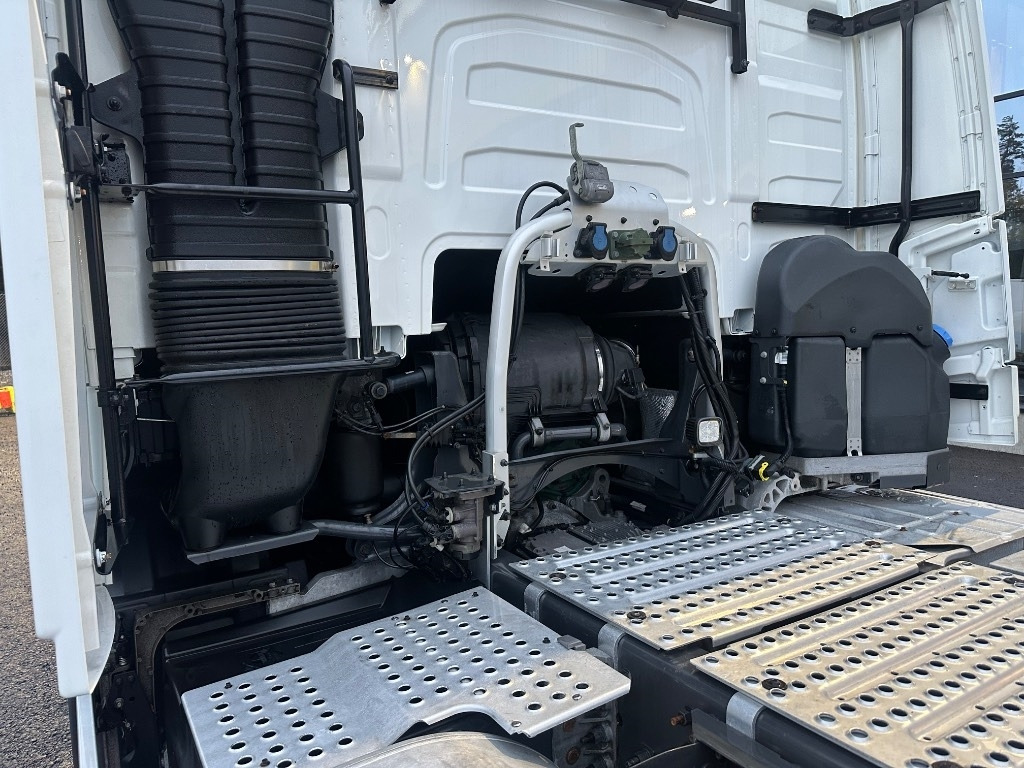 Tractor unit Volvo FH13 540: picture 9