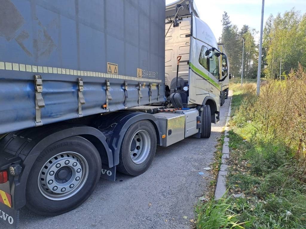 Volvo FM 13 460 6X2*4 kääntyvä teli - Tractor unit: picture 3 Volvo FM 13 460 6X2*4 kääntyvä teli - Tractor unit: picture 3