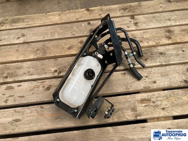 MAN 81.22008-000 – MAN 36.22008-6058 – Scania 2440052 – Expansion tank - Engine and parts for Truck: picture 2 MAN 81.22008-000 – MAN 36.22008-6058 – Scania 2440052 – Expansion tank - Engine and parts for Truck: picture 2