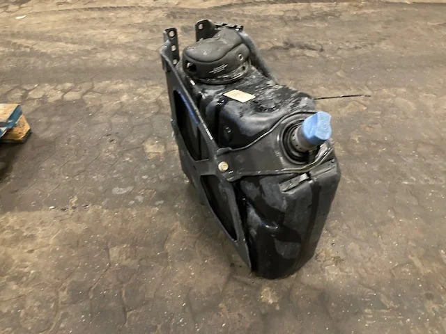 Mercedes A9604701515 – Mercedes adblue tank - AdBlue tank for Truck: picture 1 Mercedes A9604701515 – Mercedes adblue tank - AdBlue tank for Truck: picture 1