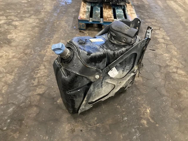 Mercedes A9604701515 – Mercedes adblue tank - AdBlue tank for Truck: picture 2 Mercedes A9604701515 – Mercedes adblue tank - AdBlue tank for Truck: picture 2