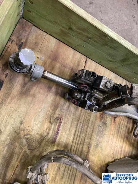 Scania Steering EST Hydraulic cylinder P/N: 2717017 / 2420899 - Steering for Truck: picture 2 Scania Steering EST Hydraulic cylinder P/N: 2717017 / 2420899 - Steering for Truck: picture 2