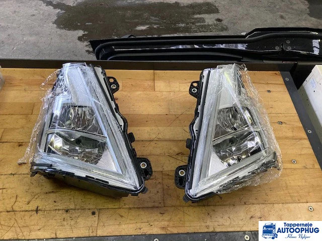 Volvo Headlamp RH – Volvo 23752660 - Electrical system for Truck: picture 2 Volvo Headlamp RH – Volvo 23752660 - Electrical system for Truck: picture 2