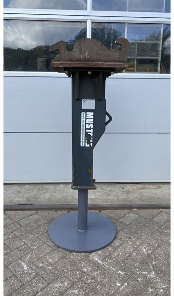 Mustang SB 200 - Hydraulic hammer for Construction machinery: picture 3 Mustang SB 200 - Hydraulic hammer for Construction machinery: picture 3