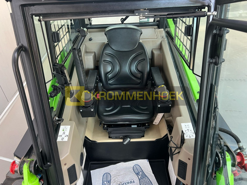 Skid steer loader KOVACO Elise 900 Zero Emission: picture 11