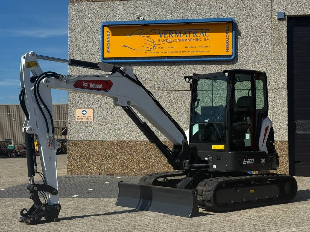 Bobcat E60 R2, 2024, 54 hours!! - Mini excavator: picture 1 Bobcat E60 R2, 2024, 54 hours!! - Mini excavator: picture 1