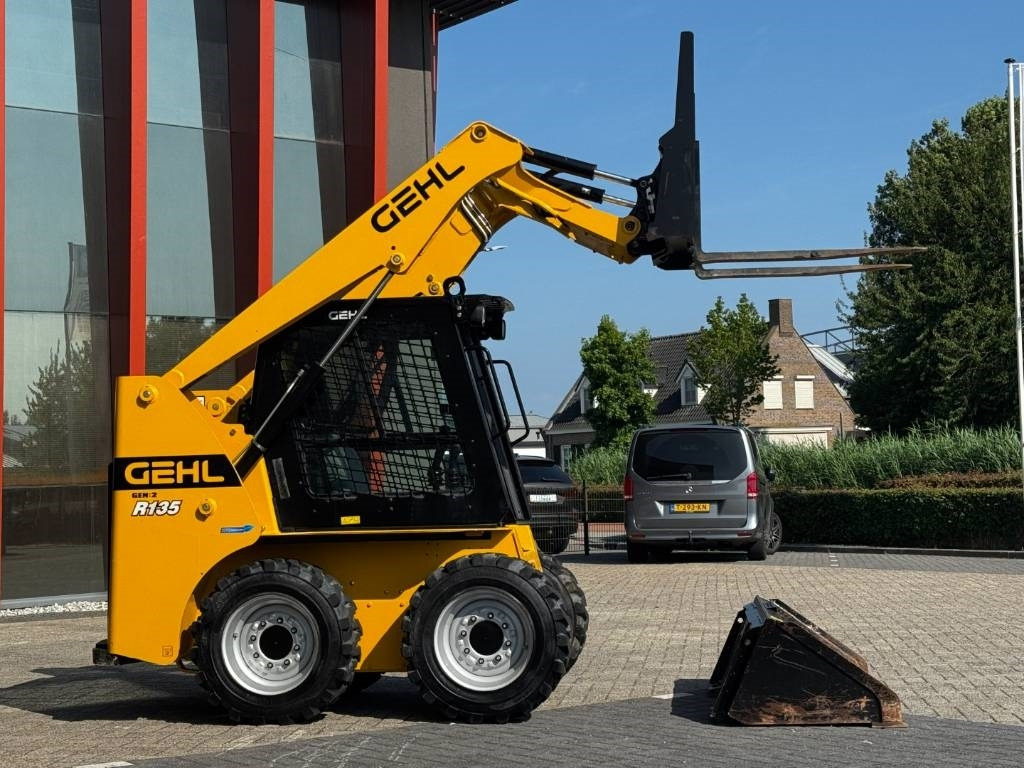 Gehl R135 / Mantitou 1350R, 2022, 115 hours! - Mini excavator: picture 5 Gehl R135 / Mantitou 1350R, 2022, 115 hours! - Mini excavator: picture 5