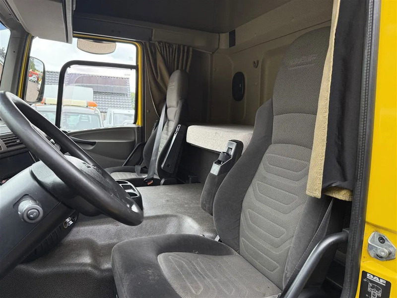Tow truck DAF CF 65.300 Towtruck Depannage Lier Brille Sleeper 640x242x104 cm: picture 7 Tow truck DAF CF 65.300 Towtruck Depannage Lier Brille Sleeper 640x242x104 cm: picture 7