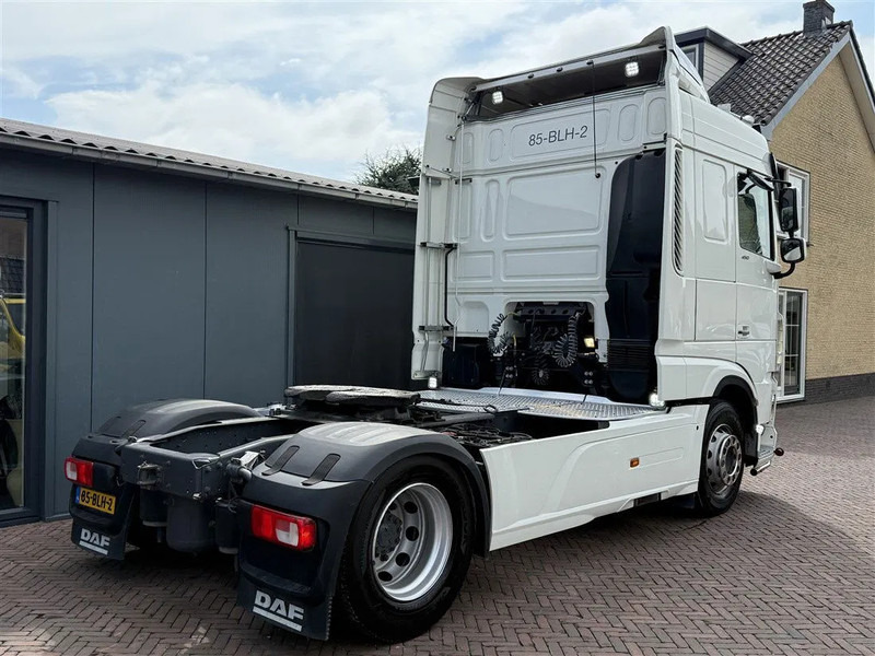 DAF XF 450 Showtruck 1st Owner Only 495.000KM! 2x Bed - Tractor unit: picture 2 DAF XF 450 Showtruck 1st Owner Only 495.000KM! 2x Bed - Tractor unit: picture 2