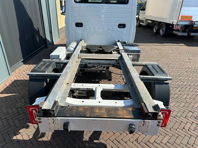 Volkswagen Crafter 2.0 TDI 180PK DSG BE TREKKER - Tractor unit: picture 4 Volkswagen Crafter 2.0 TDI 180PK DSG BE TREKKER - Tractor unit: picture 4