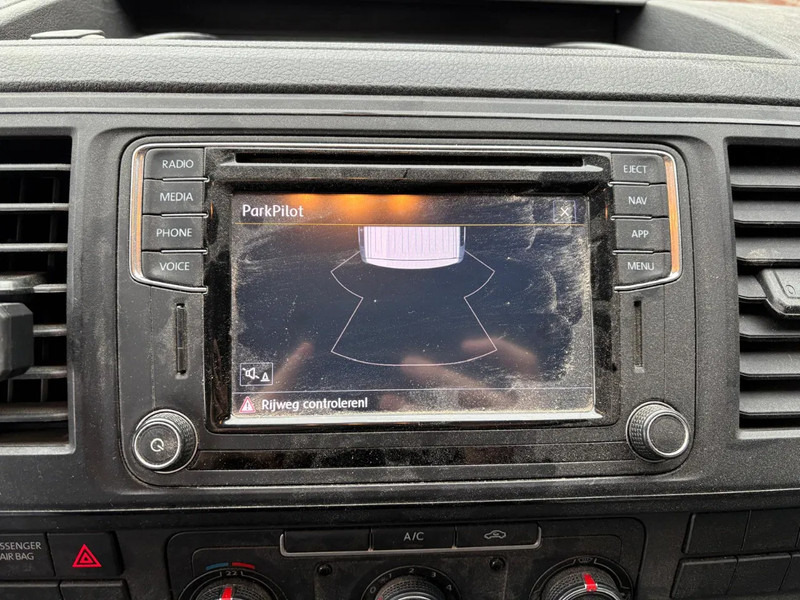 Small van Volkswagen Transporter Lichte Schade 2.0 tdi L2 Carplay PDC boekjes Carpas: picture 14 Small van Volkswagen Transporter Lichte Schade 2.0 tdi L2 Carplay PDC boekjes Carpas: picture 14