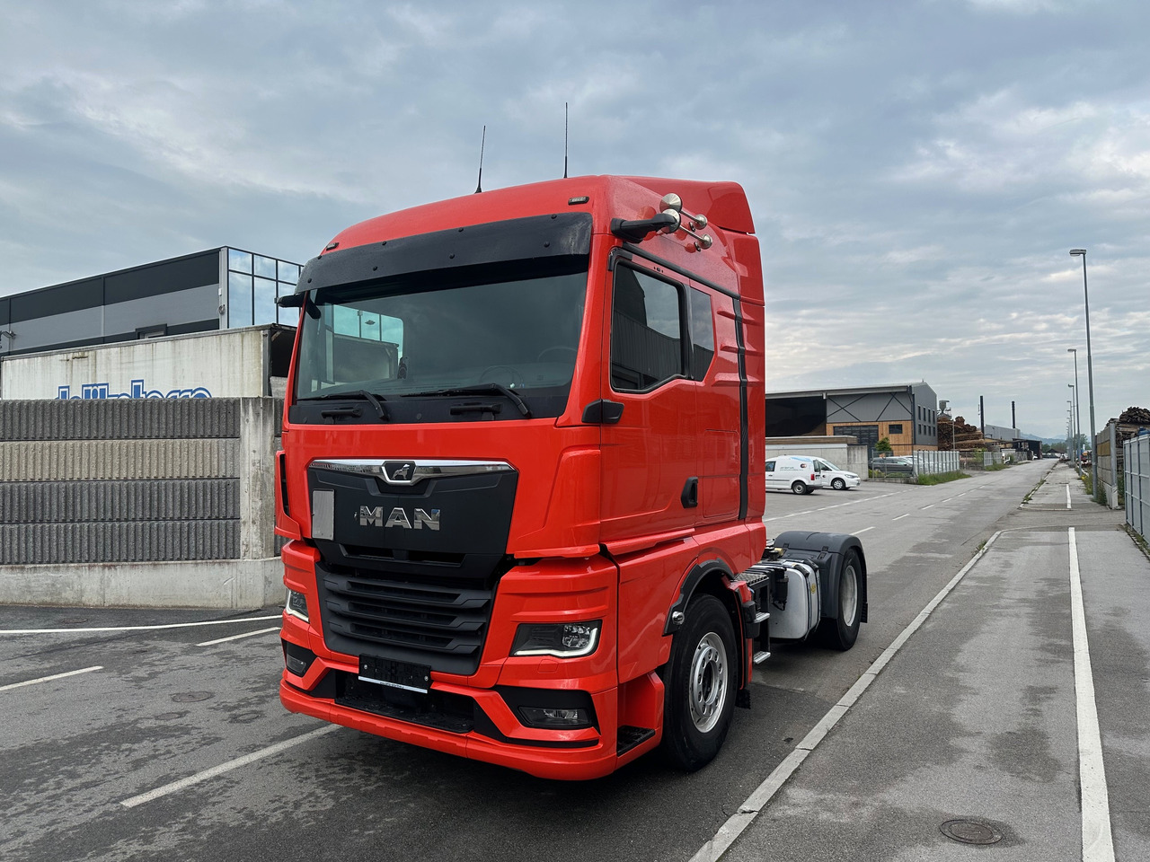 MAN TGX 18.520 4X2 LL Intarder Hydravlika ALU led TV - Tractor unit: picture 2 MAN TGX 18.520 4X2 LL Intarder Hydravlika ALU led TV - Tractor unit: picture 2