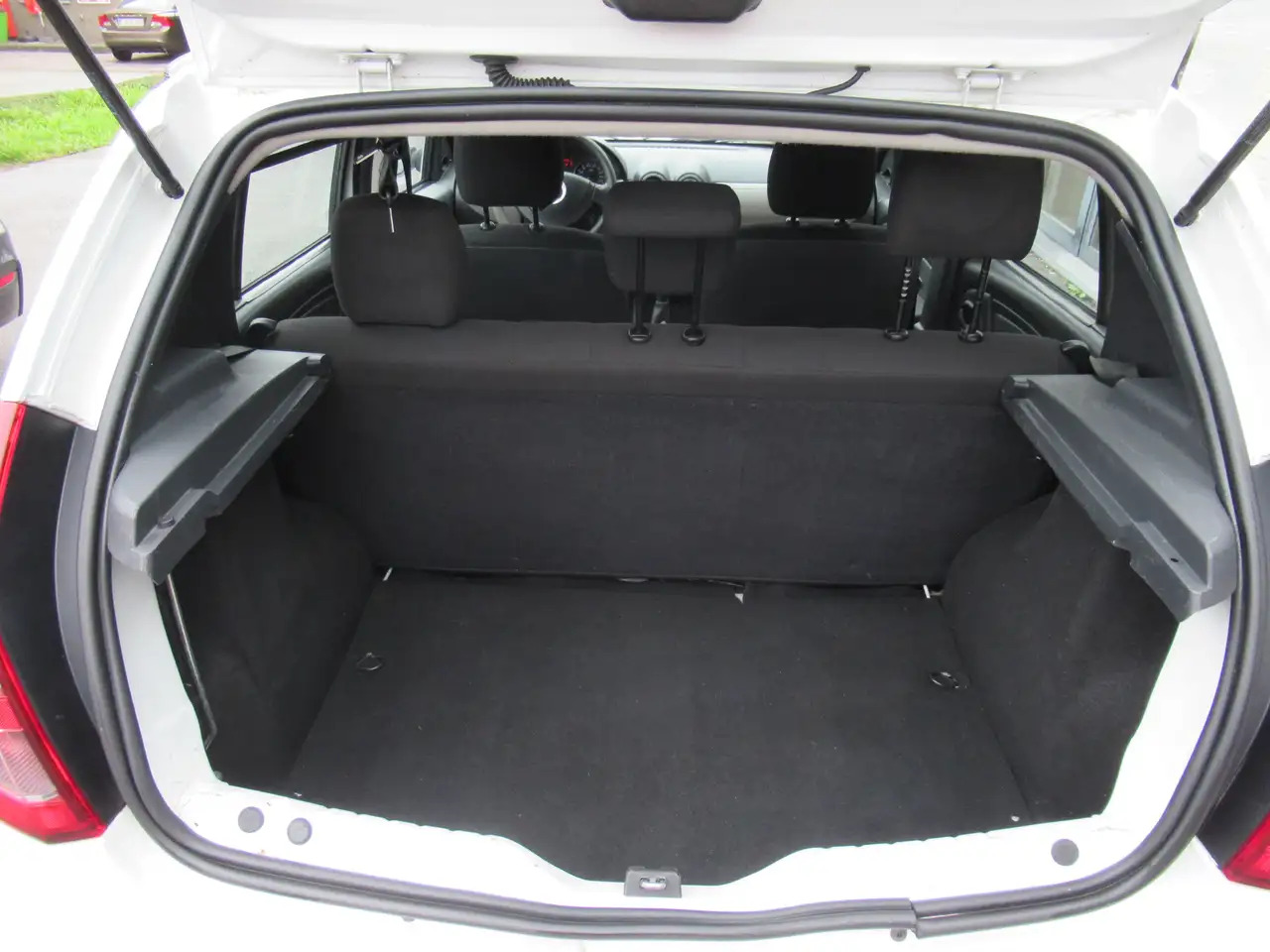 Dacia Sandero Sandero 1.2i Ambiance - Car: picture 5 Dacia Sandero Sandero 1.2i Ambiance - Car: picture 5