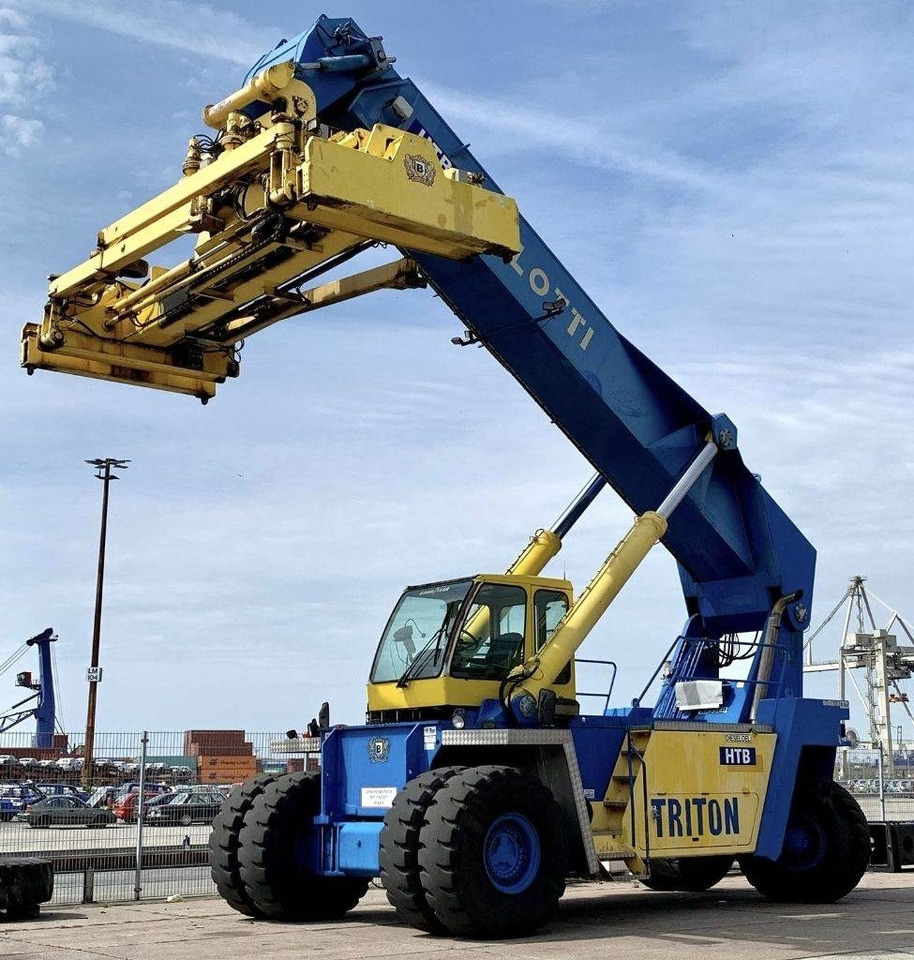 Belotti Triton 45.23 - Reach stacker: picture 1 Belotti Triton 45.23 - Reach stacker: picture 1