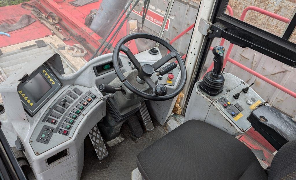 Reach stacker CVS Ferrari F377.5 PB: picture 8