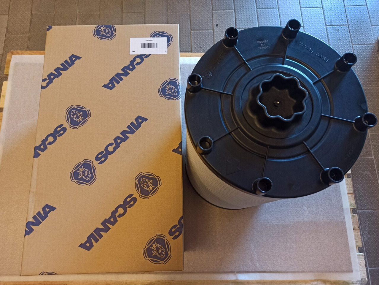 SCANIA AIR FILTER 1869992 - Air filter for Truck: picture 1 SCANIA AIR FILTER 1869992 - Air filter for Truck: picture 1