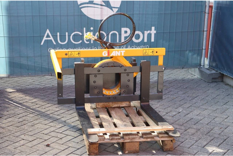 Giant - Attachment: picture 1 Giant - Attachment: picture 1