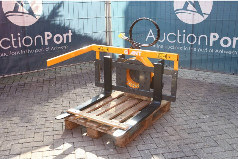 Giant - Attachment: picture 3 Giant - Attachment: picture 3