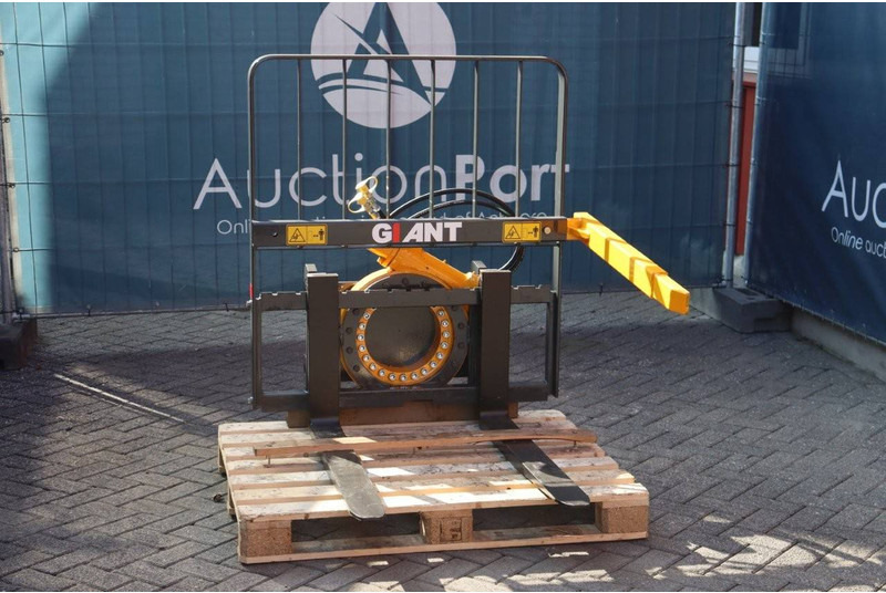 Giant - Attachment: picture 1 Giant - Attachment: picture 1