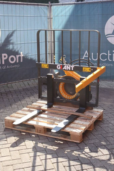 Giant - Attachment: picture 3 Giant - Attachment: picture 3