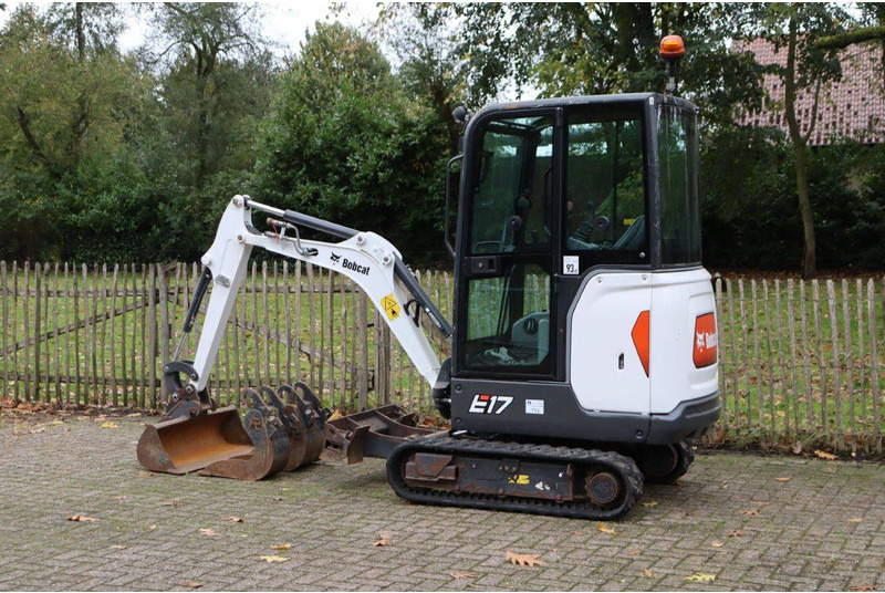 Bobcat E17 - Mini excavator: picture 3 Bobcat E17 - Mini excavator: picture 3