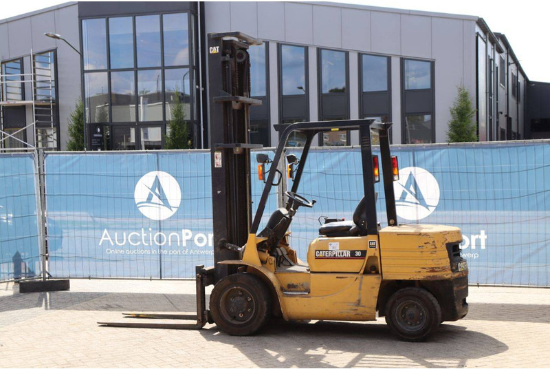 Caterpillar DP30 - Diesel forklift: picture 3 Caterpillar DP30 - Diesel forklift: picture 3