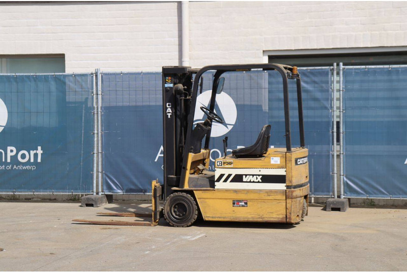 Caterpillar VMAX F30 - Electric forklift: picture 3 Caterpillar VMAX F30 - Electric forklift: picture 3